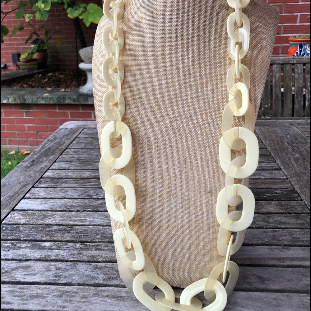 Retro Mod Yellow Acrylic Chain Link Necklace
